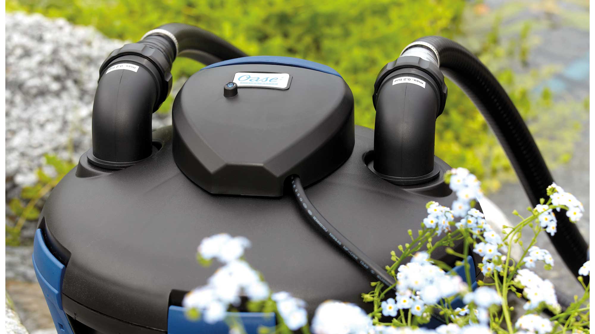 OASE105414-BioPressSet6000 In addition to the UV, the BioPress Set 10000 has foam media to harvest solid waste and perform biological filtration.