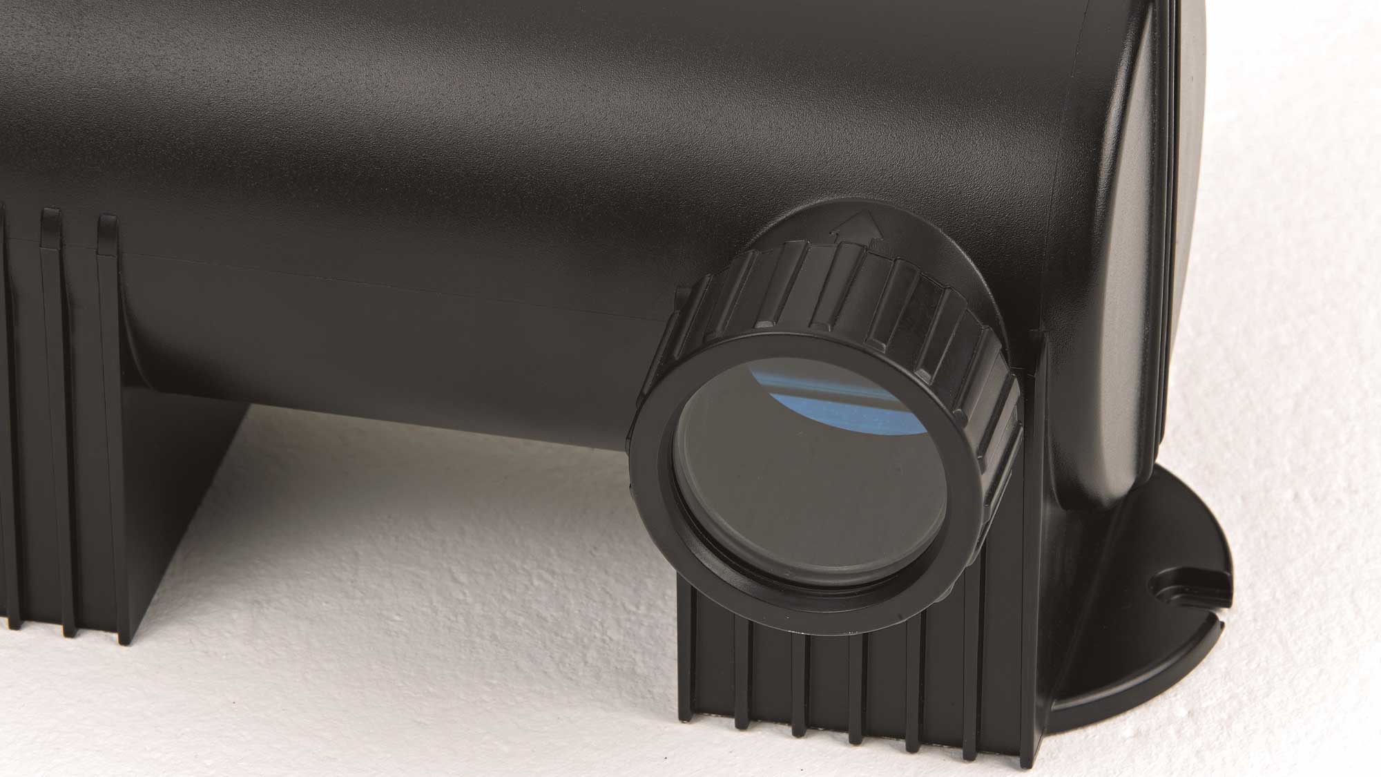 OASE106381-Vitronic36W The Oase Vitronic 36W UV ensures clear water in natural ponds to 40mยณ and goldfish ponds up to 20mยณ killing algae that causes green water.