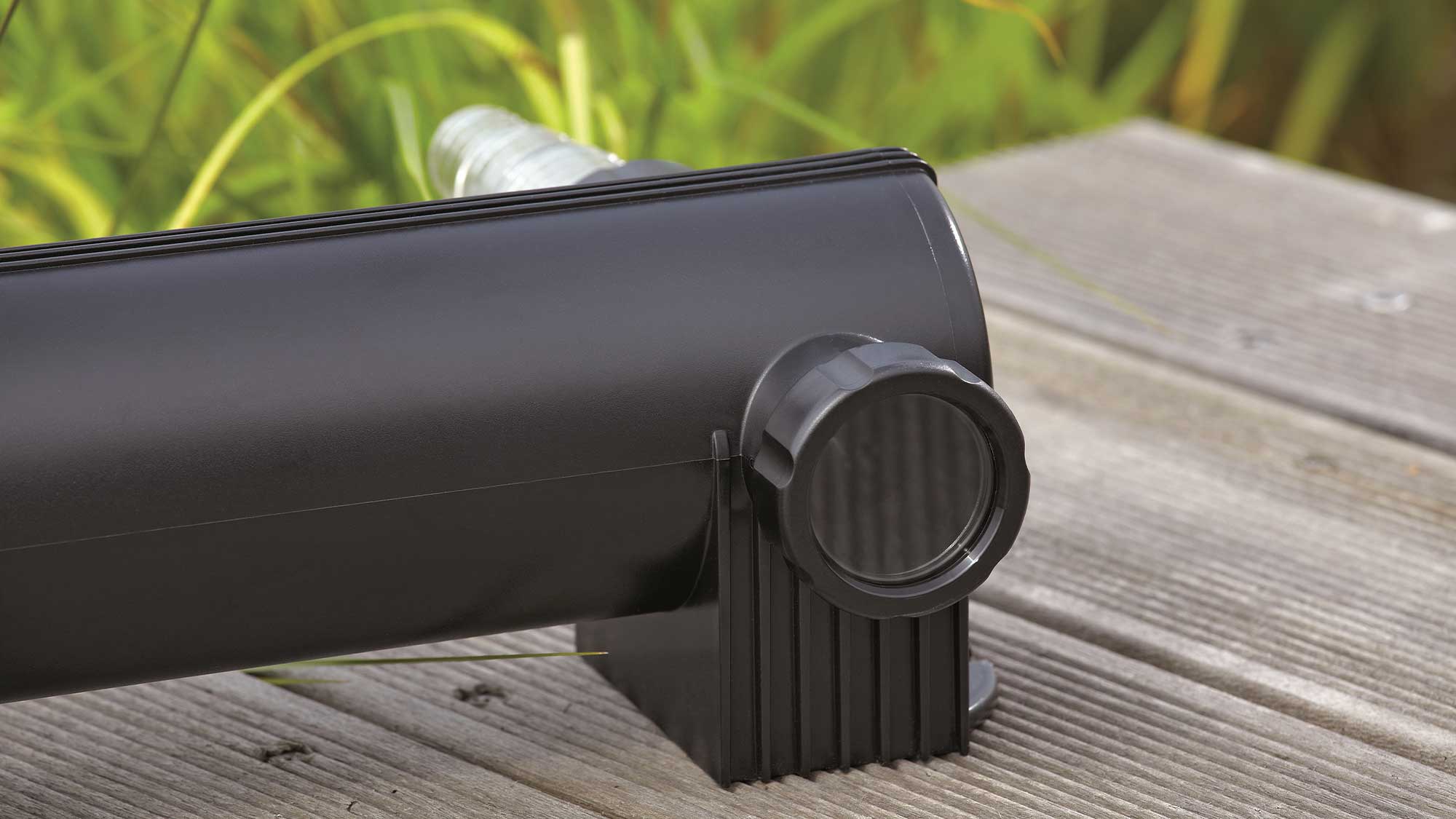 OASE106400-Vitronic36W The Oase Vitronic 36W UV ensures clear water in natural ponds to 40mยณ and goldfish ponds up to 20mยณ killing algae that causes green water.