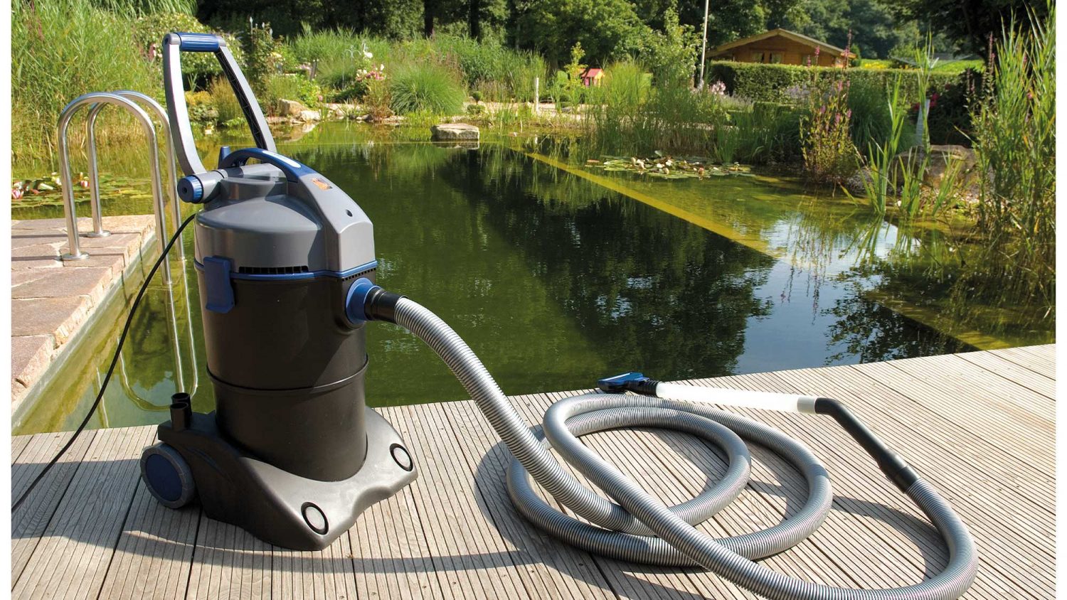 Oase PondoVac 4 is a powerful pond vacuum cleaner for removing pond silt, sludge and debris.